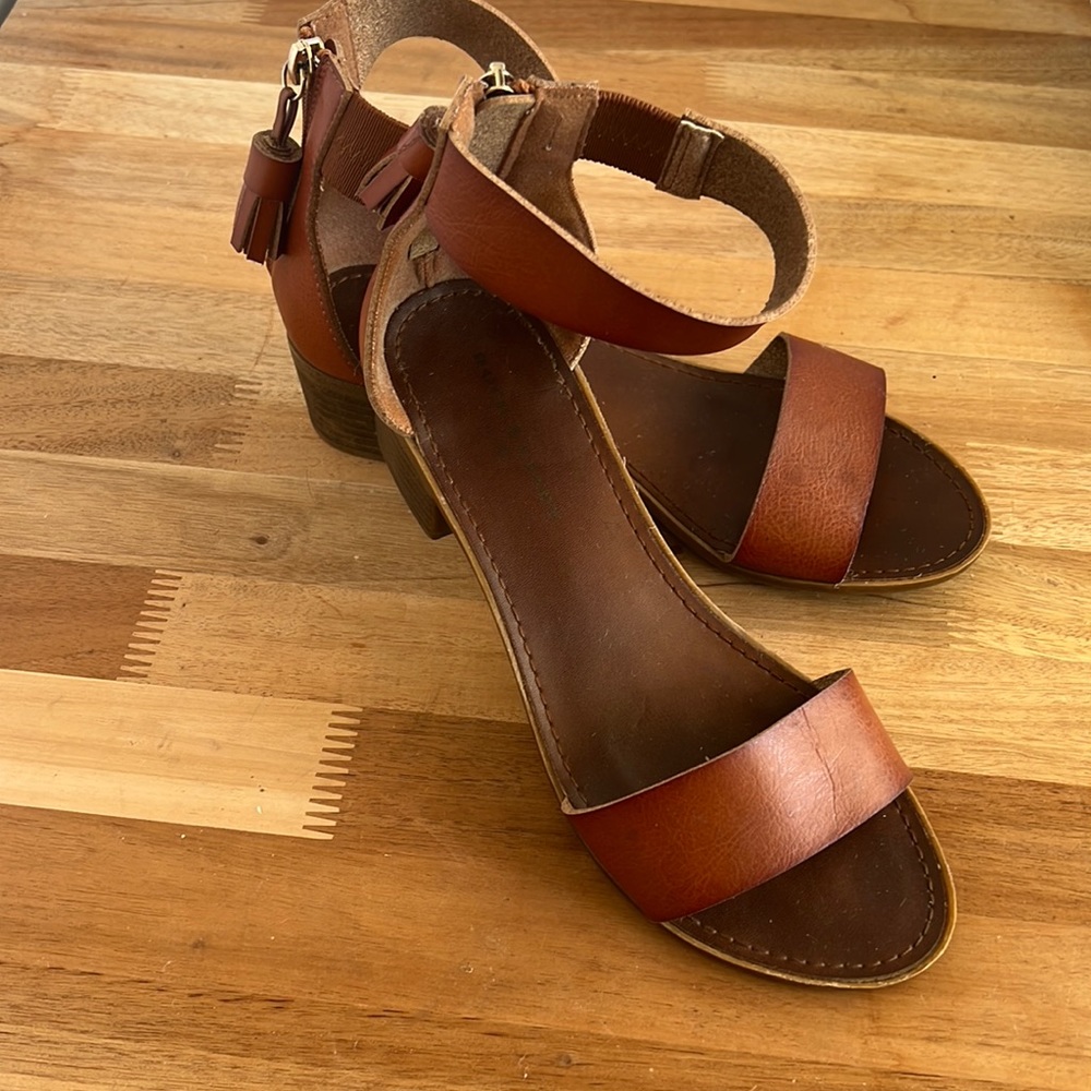 ROCK & CANDY | Nancie City Leather Sandals